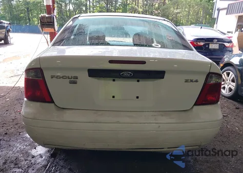 2005 Ford Focus Zx4 z USA, uszkodzony, nr VIN 1FAFP34N95W173118